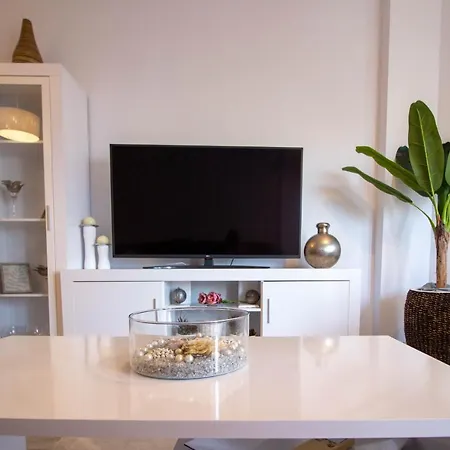 Apartment White Dreams Next To The Sea